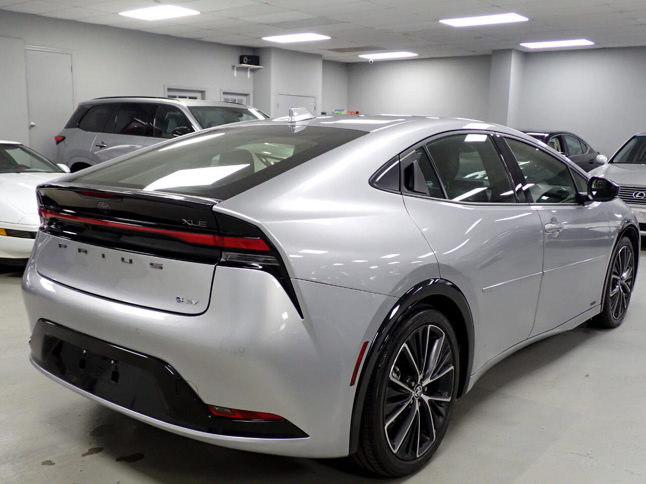 Used 2024 Toyota Prius XLE image 2