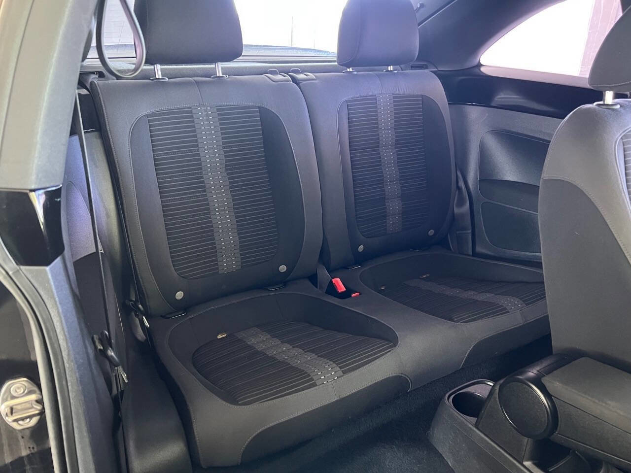 Used 2014 Volkswagen Beetle R-Line FWD image 17