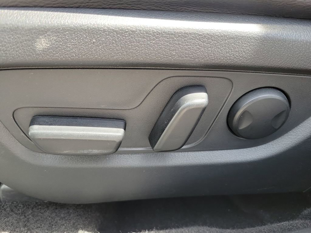 Used 2025 MAZDA CX-50 AWD 2.5 S w/ Premium Package image 17