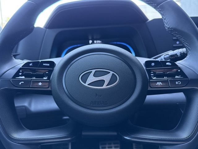 Used 2025 Hyundai Elantra Sport image 16
