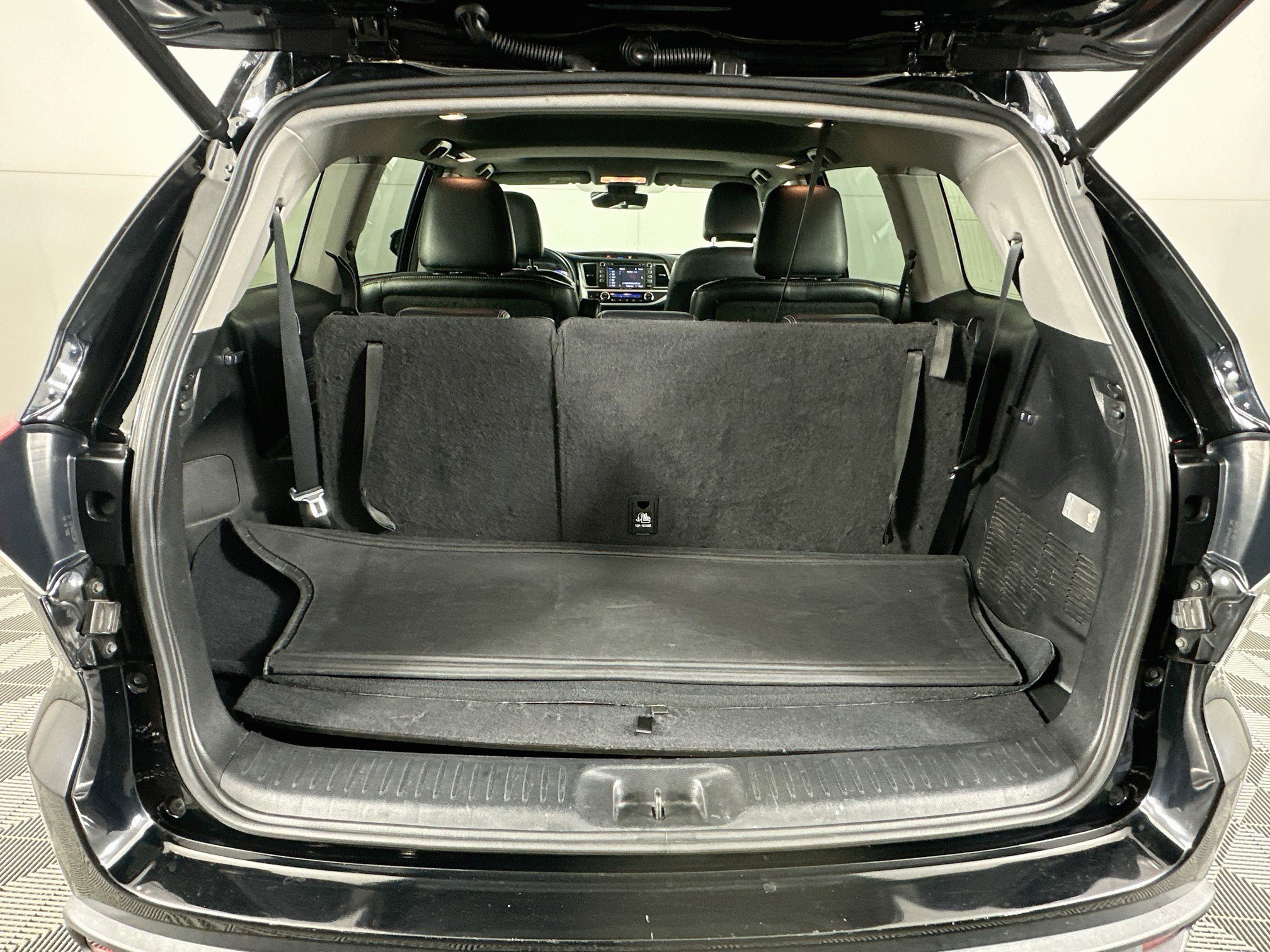 Used 2018 Toyota Highlander XLE FWD image 29