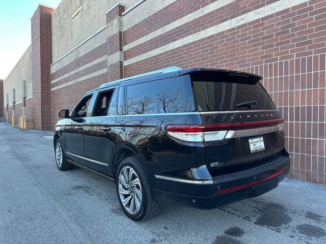 Used 2023 Lincoln Navigator L Reserve image 6
