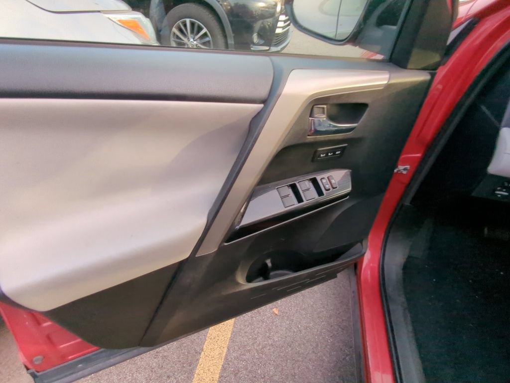 Used 2016 Toyota RAV4 Limited AWD/4WD image 8
