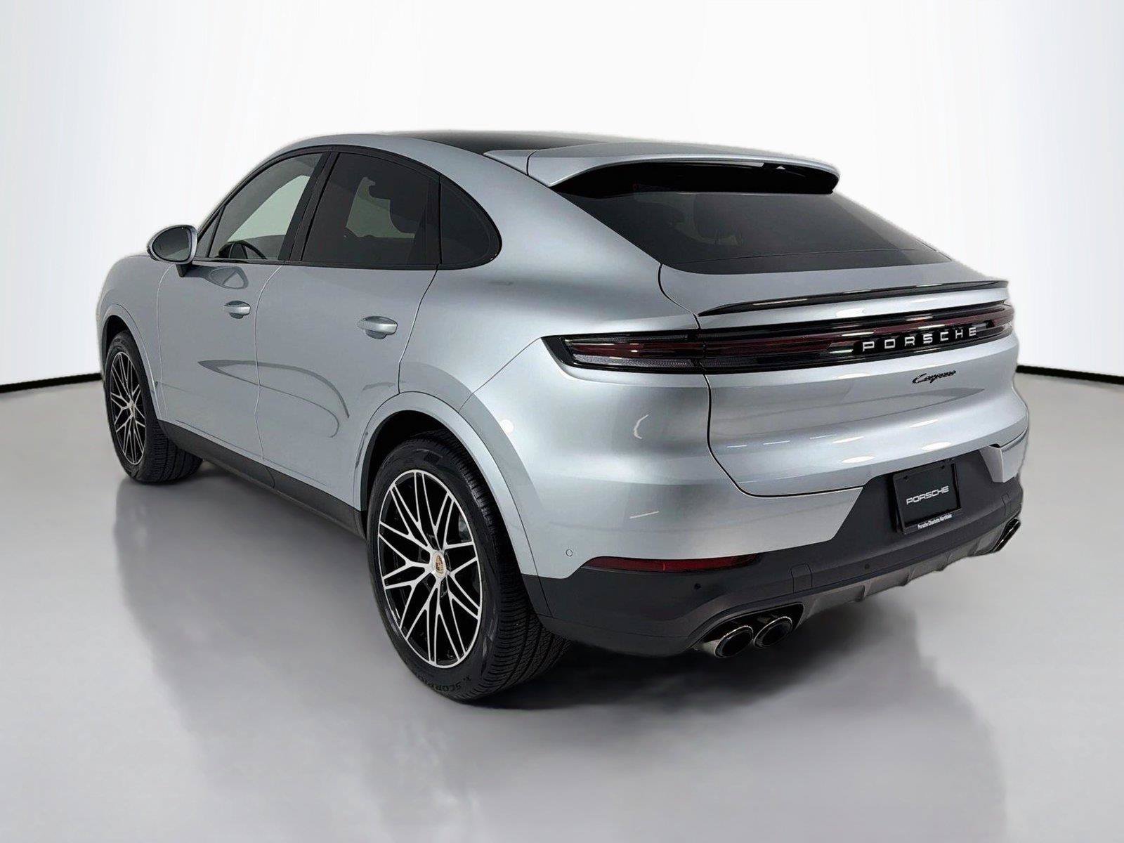 Certified 2025 Porsche Cayenne Coupe AWD/4WD image 3
