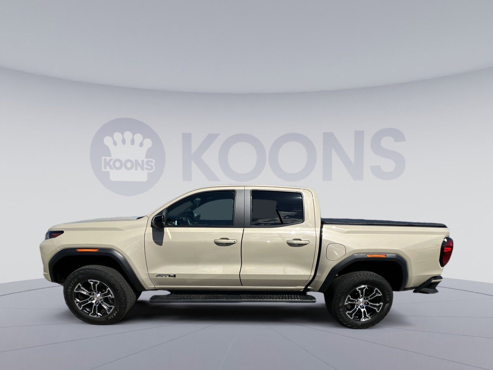 Used 2023 GMC Canyon AT4 image 2