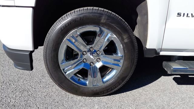 Used 2018 Chevrolet Silverado 1500 Custom w/ Custom Value Package image 10