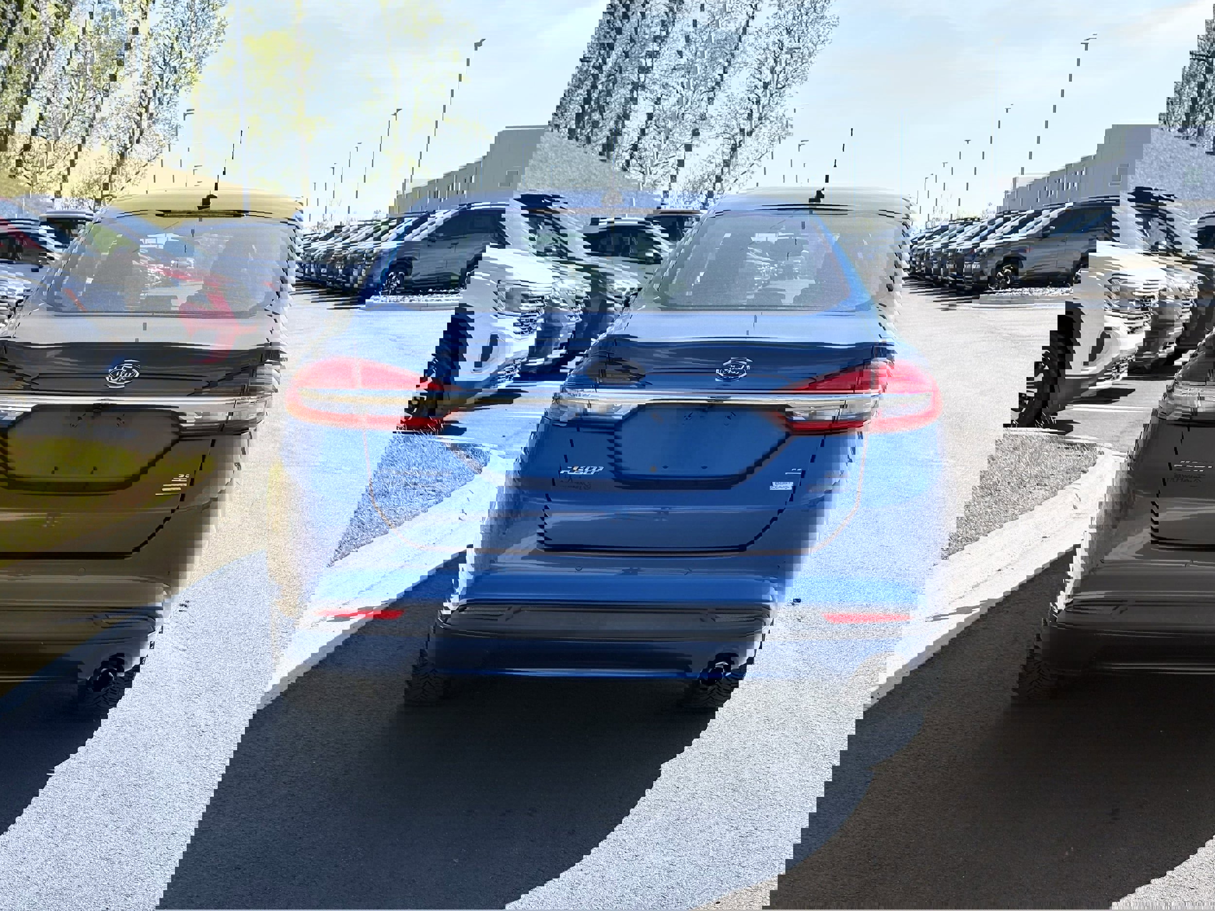 Used 2017 Ford Fusion SE w/ Fusion SE Technology Package image 10