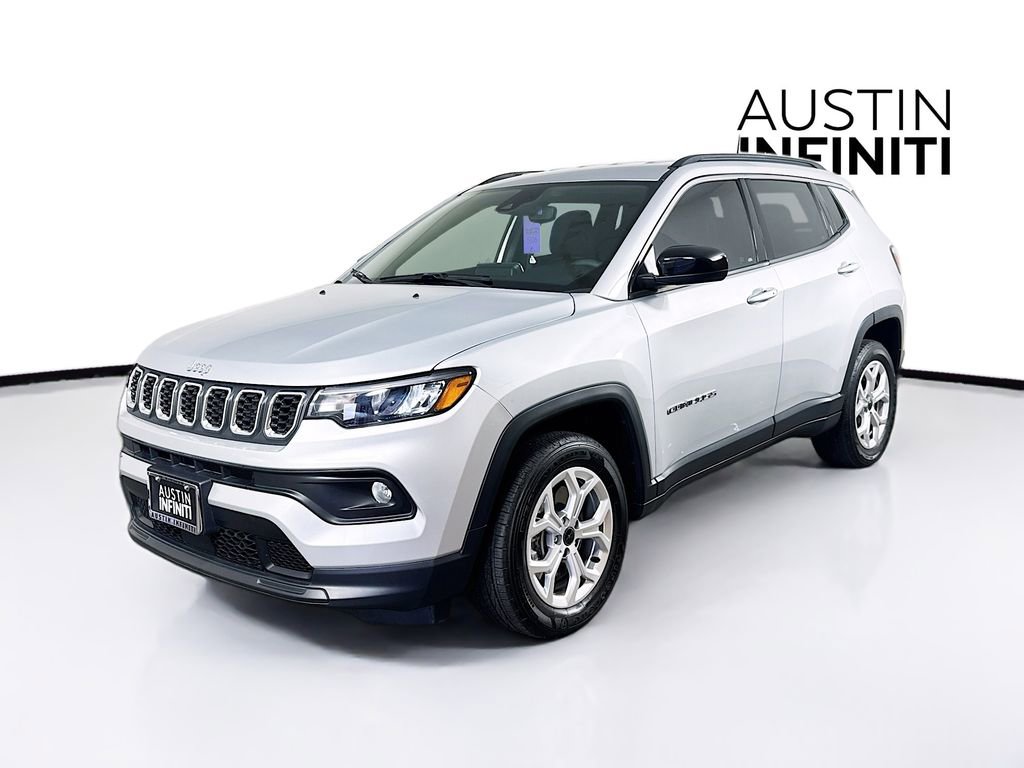 Used 2025 Jeep Compass Latitude image 3