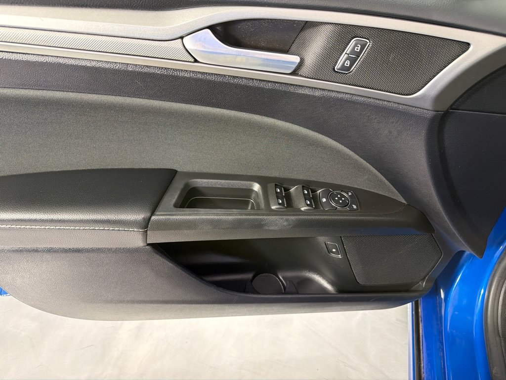 Used 2019 Ford Fusion SE FWD image 11