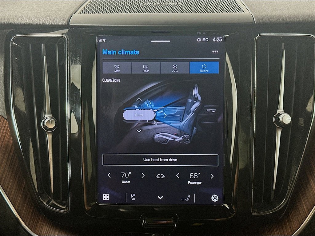 Used 2023 Volvo XC60 B5 Plus image 18