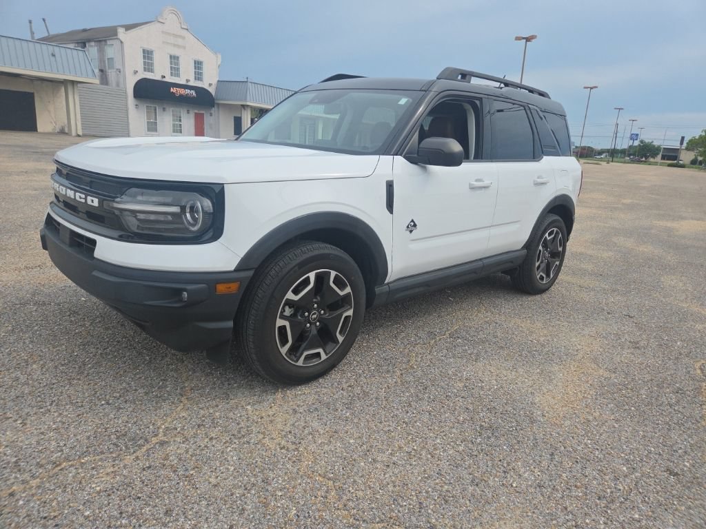 Used 2023 Ford Bronco Sport Outer Banks w/ Tech Package AWD/4WD image 2
