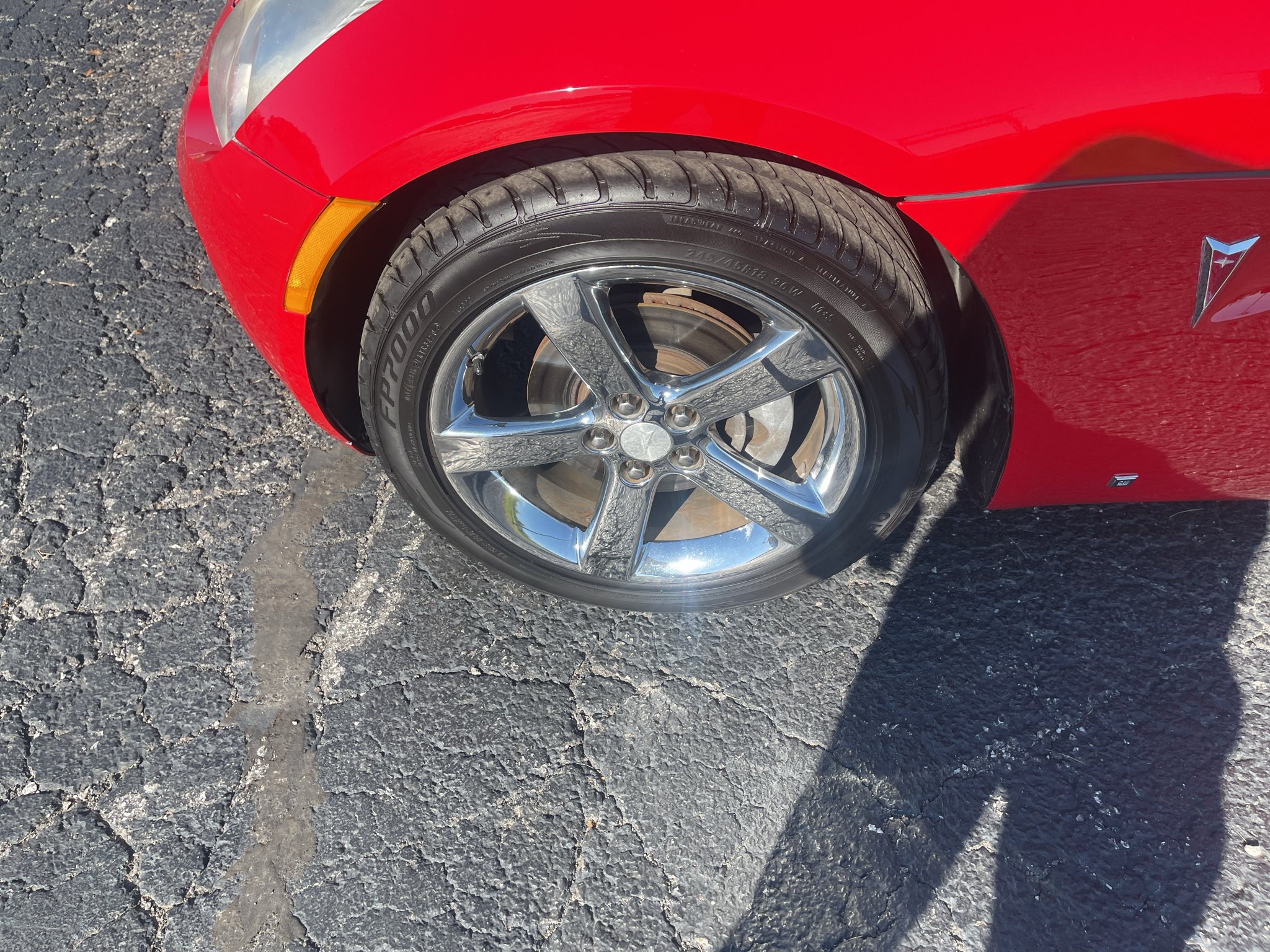 Used 2008 Pontiac Solstice GXP w/ Premium Package RWD image 10