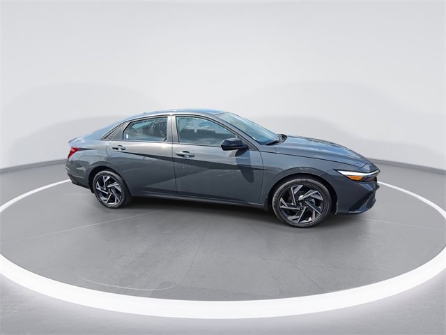 New 2025 Hyundai Elantra SEL image 9