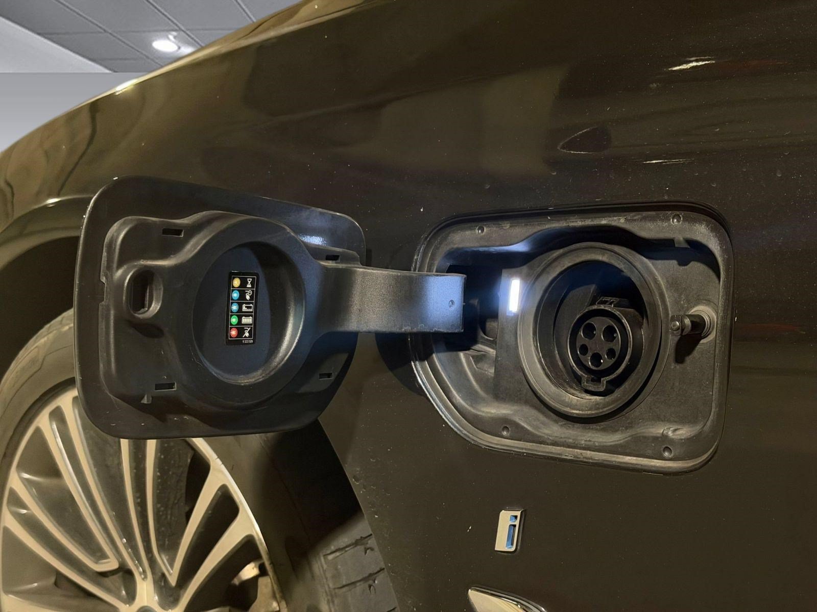 Used 2019 BMW 530e xDrive w/ Executive Package AWD/4WD image 30