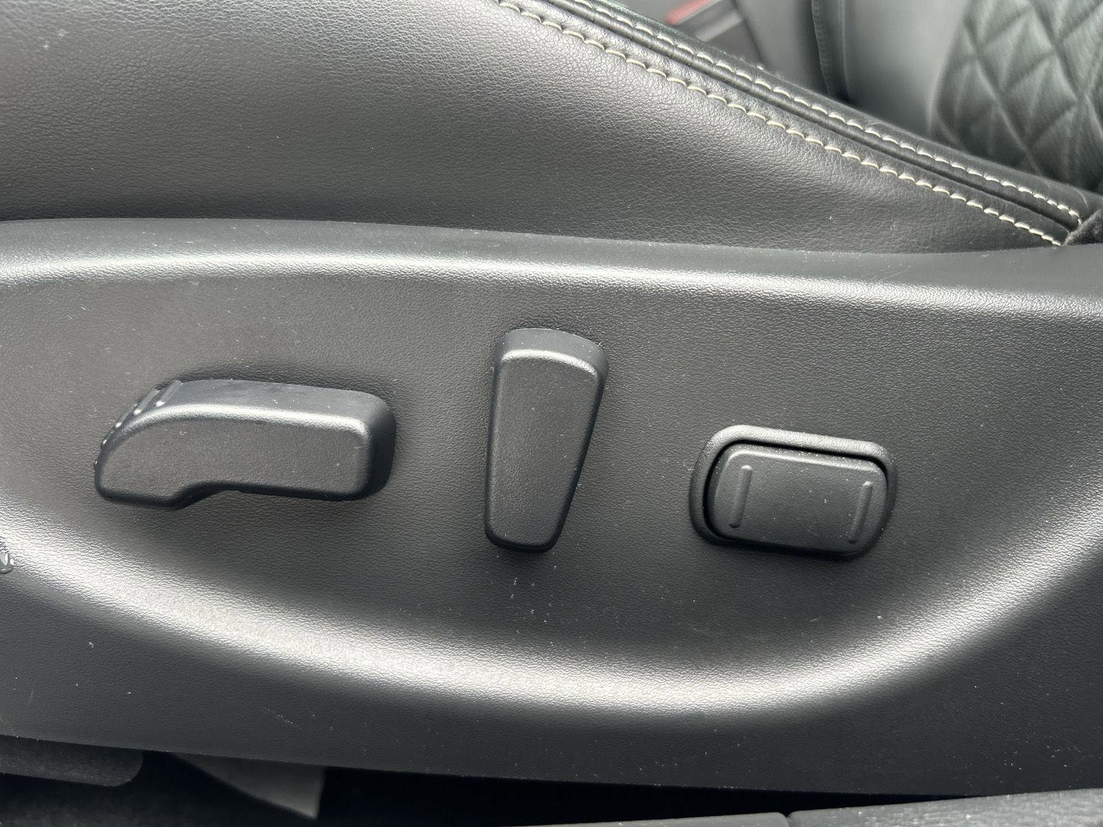 Used 2022 Nissan Maxima Platinum image 11