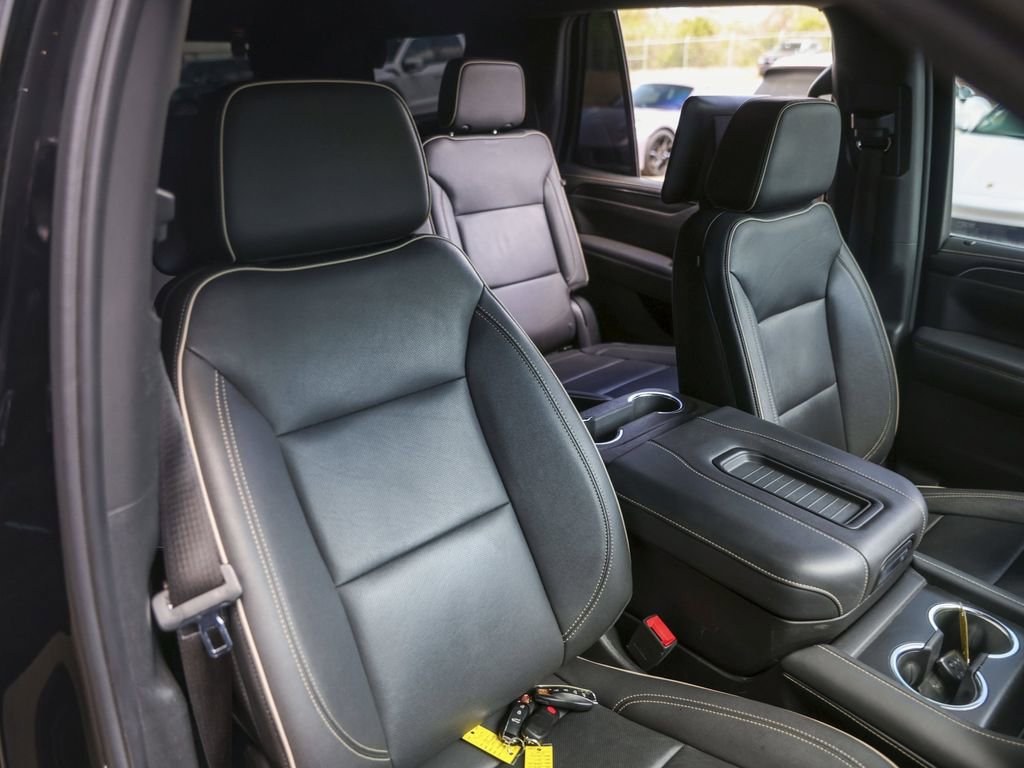 Used 2023 GMC Yukon SLT w/ SLT Luxury Package image 42
