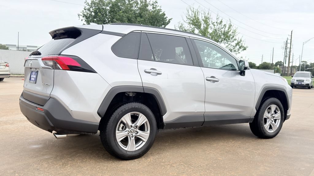 Used 2025 Toyota RAV4 XLE FWD image 7