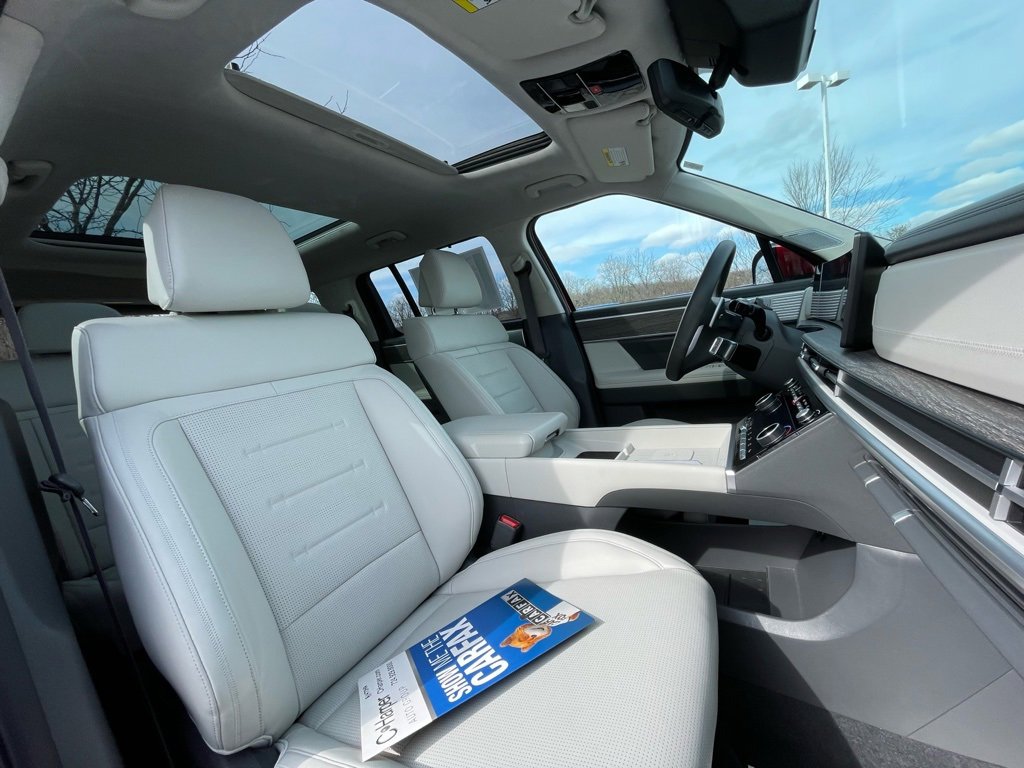 Used 2024 Hyundai Santa Fe Calligraphy image 11