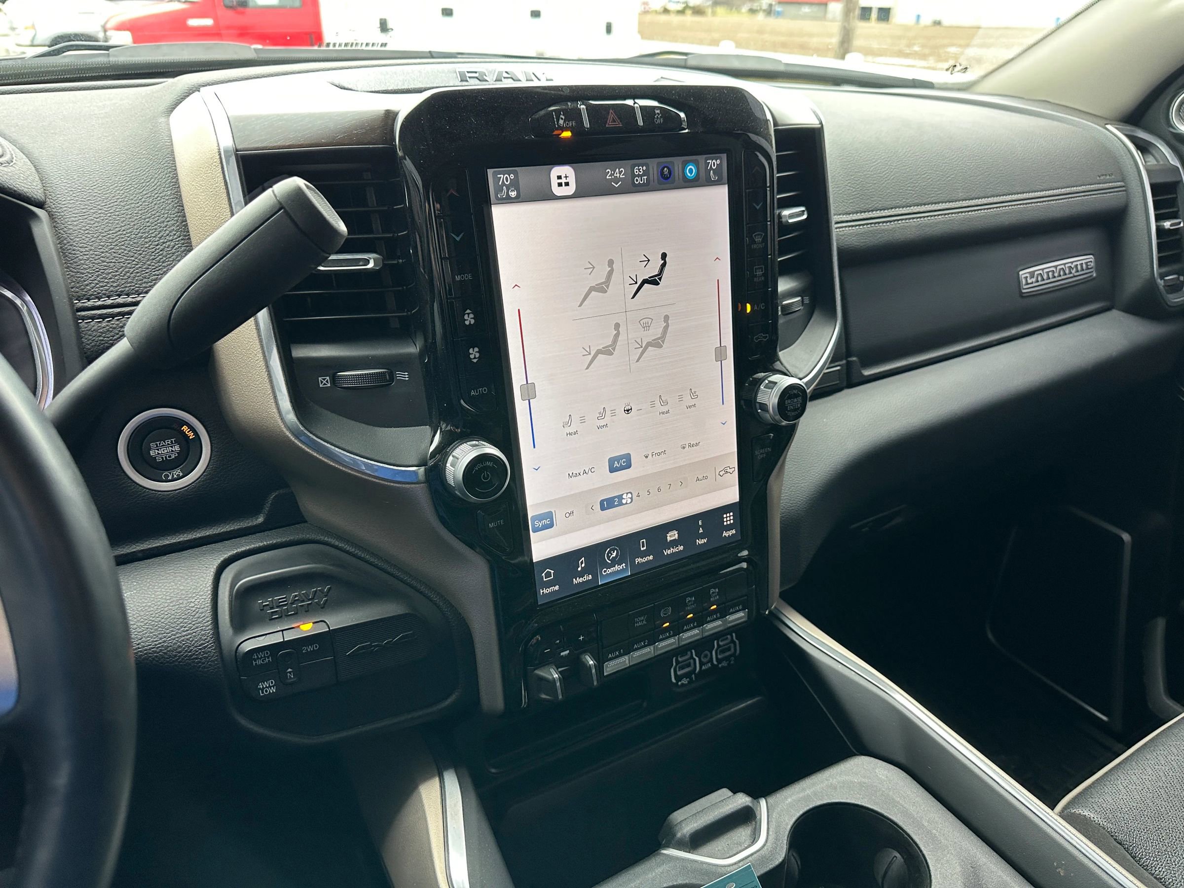 Used 2024 RAM 4500 Laramie image 14