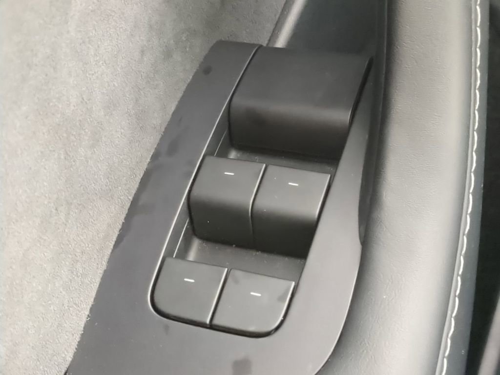 Used 2023 Tesla Model Y Performance image 29