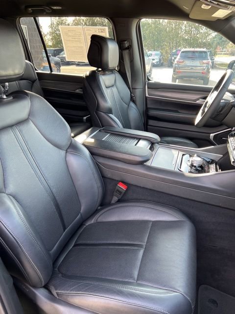 Certified 2024 Jeep Wagoneer Series II w/ Flexible Seating Group AWD/4WD image 18