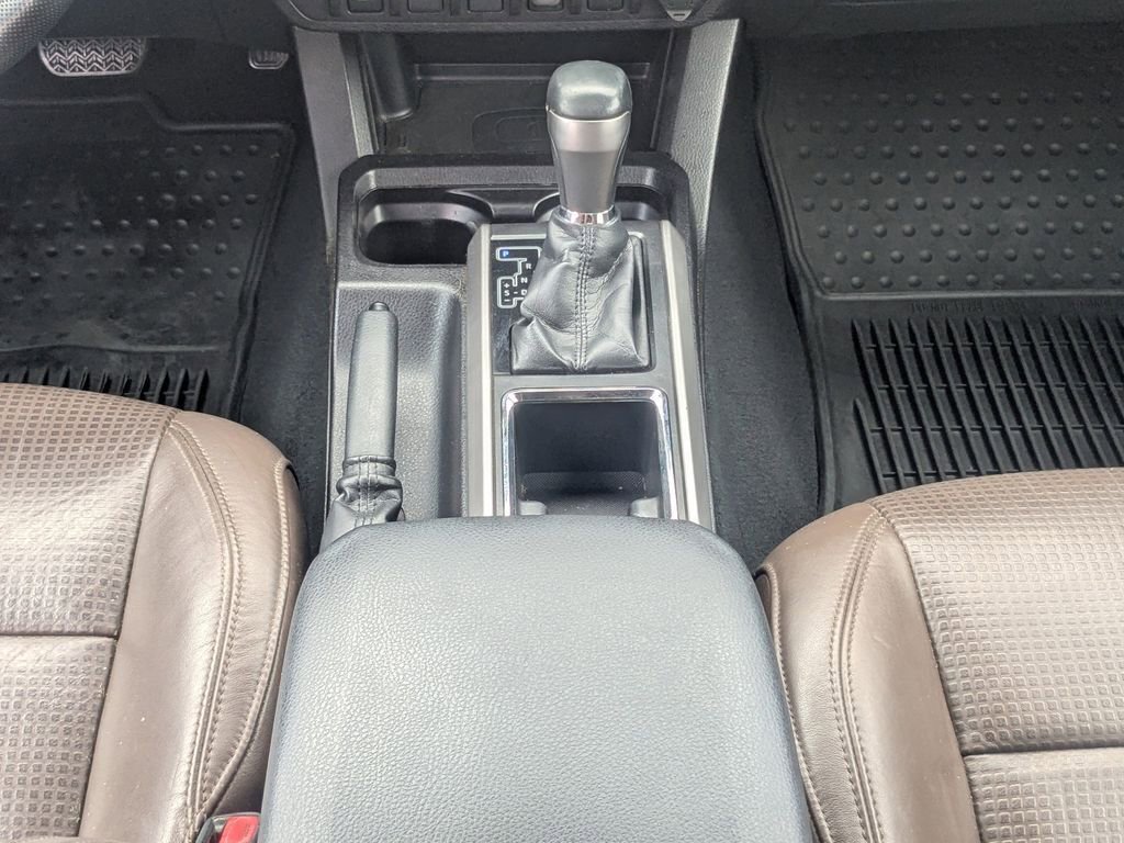 Used 2016 Toyota Tacoma Limited w/ Towing Package image 19