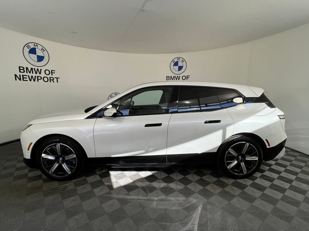 Used 2023 BMW iX xDrive50 w/ Premium Package AWD/4WD image 12