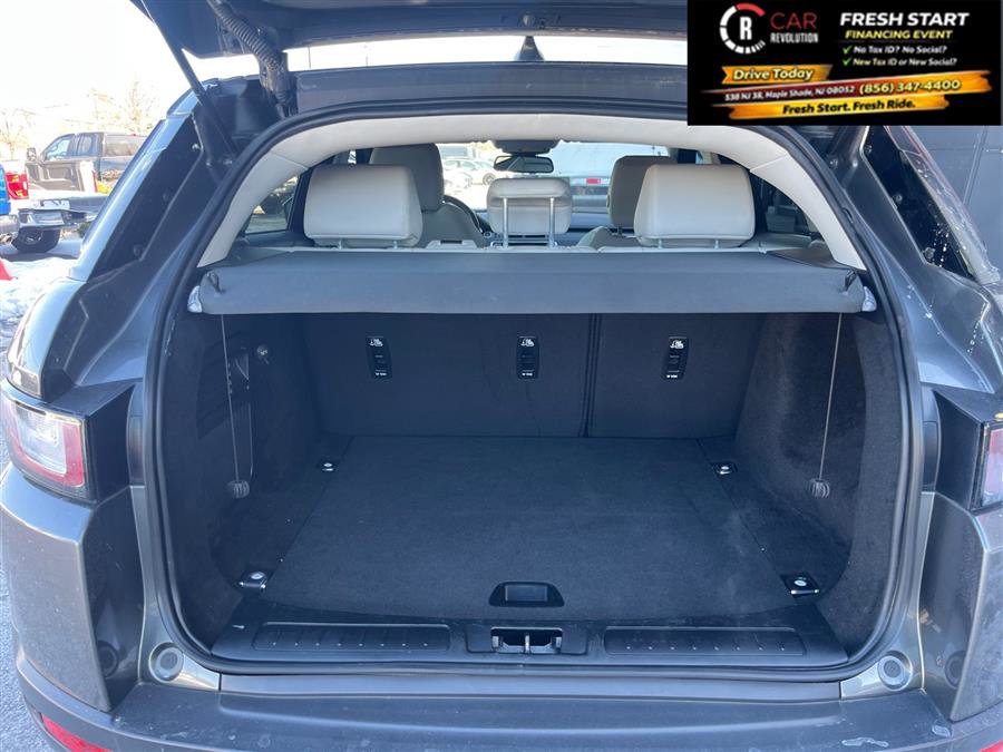 Used 2019 Land Rover Range Rover Evoque SE image 9