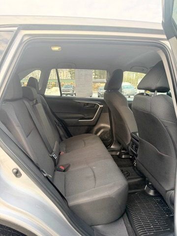 Used 2022 Toyota RAV4 LE image 28