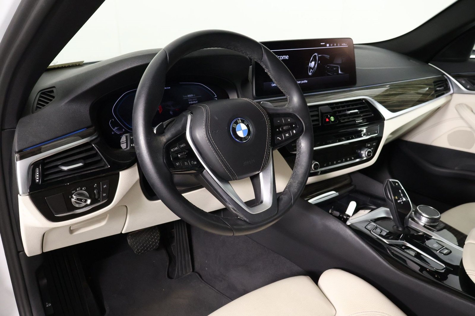 Used 2023 BMW 530e w/ Convenience Package RWD image 14