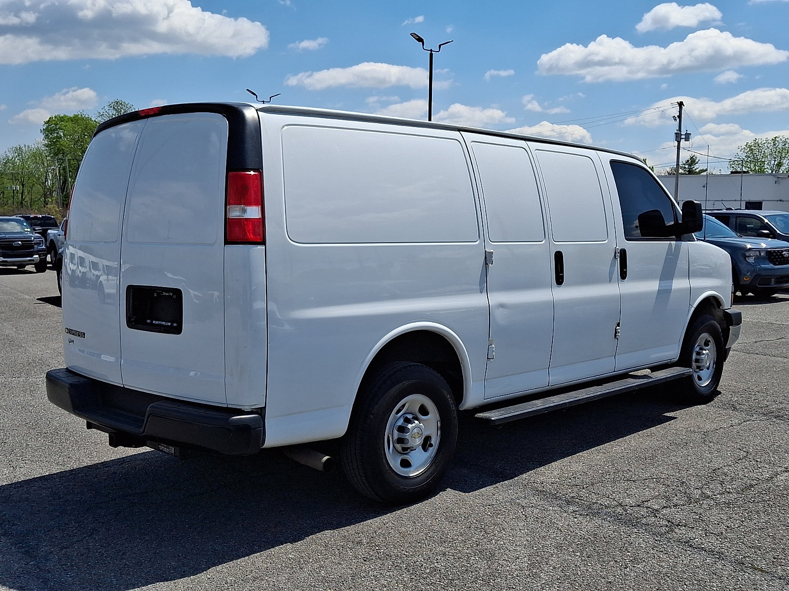Used 2022 Chevrolet Express 2500 w/ Communications Package RWD image 6