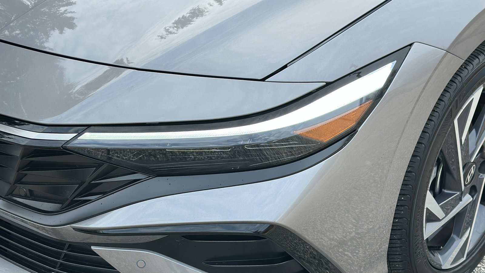 Used 2024 Hyundai Elantra Limited image 4