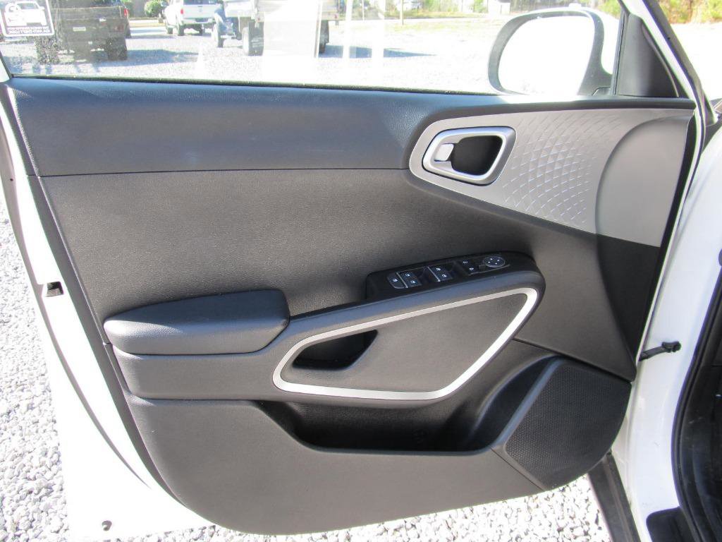 Used 2020 Kia Soul LX image 24