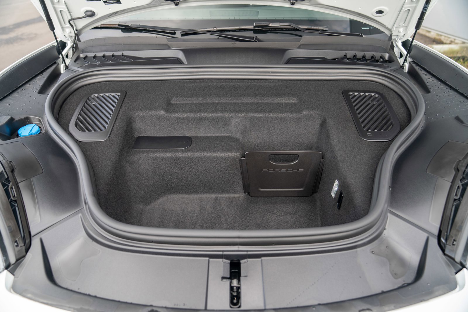 Certified 2025 Porsche Macan Electric image 27