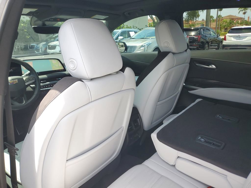 Certified 2025 Cadillac XT4 Sport FWD image 15