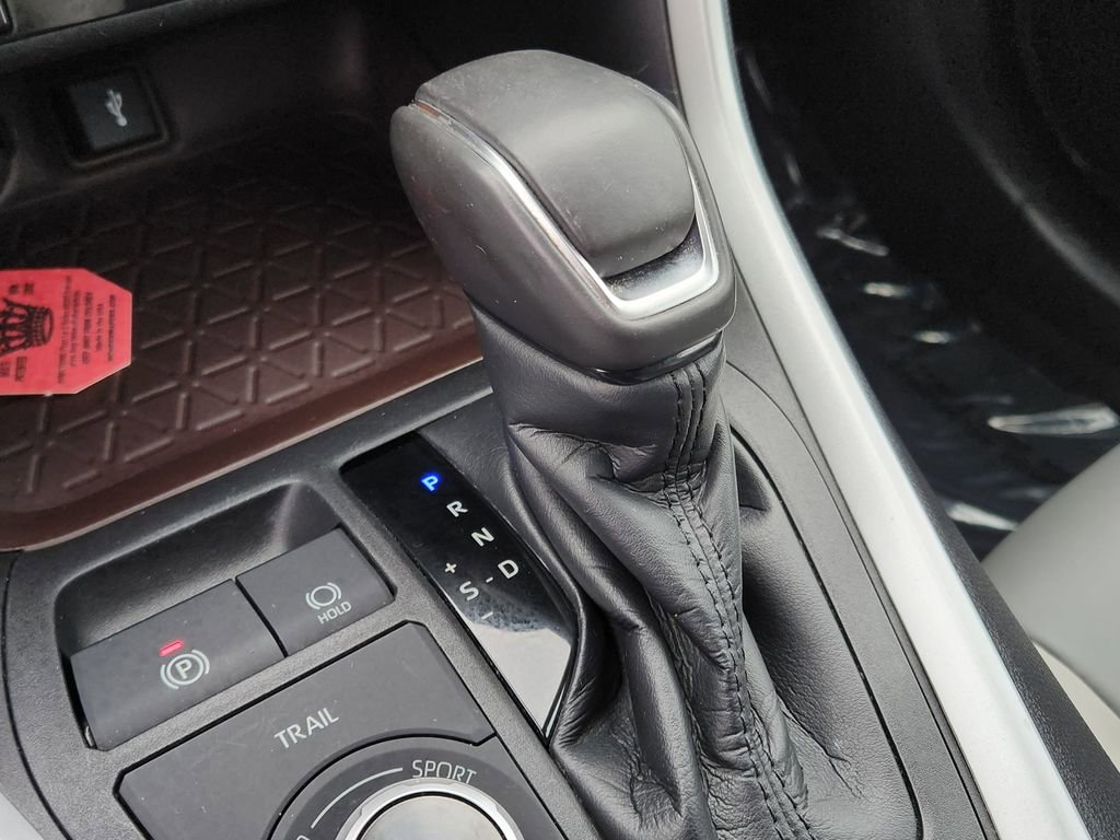 Used 2020 Toyota RAV4 Limited w/ Carpet Mat Package image 22