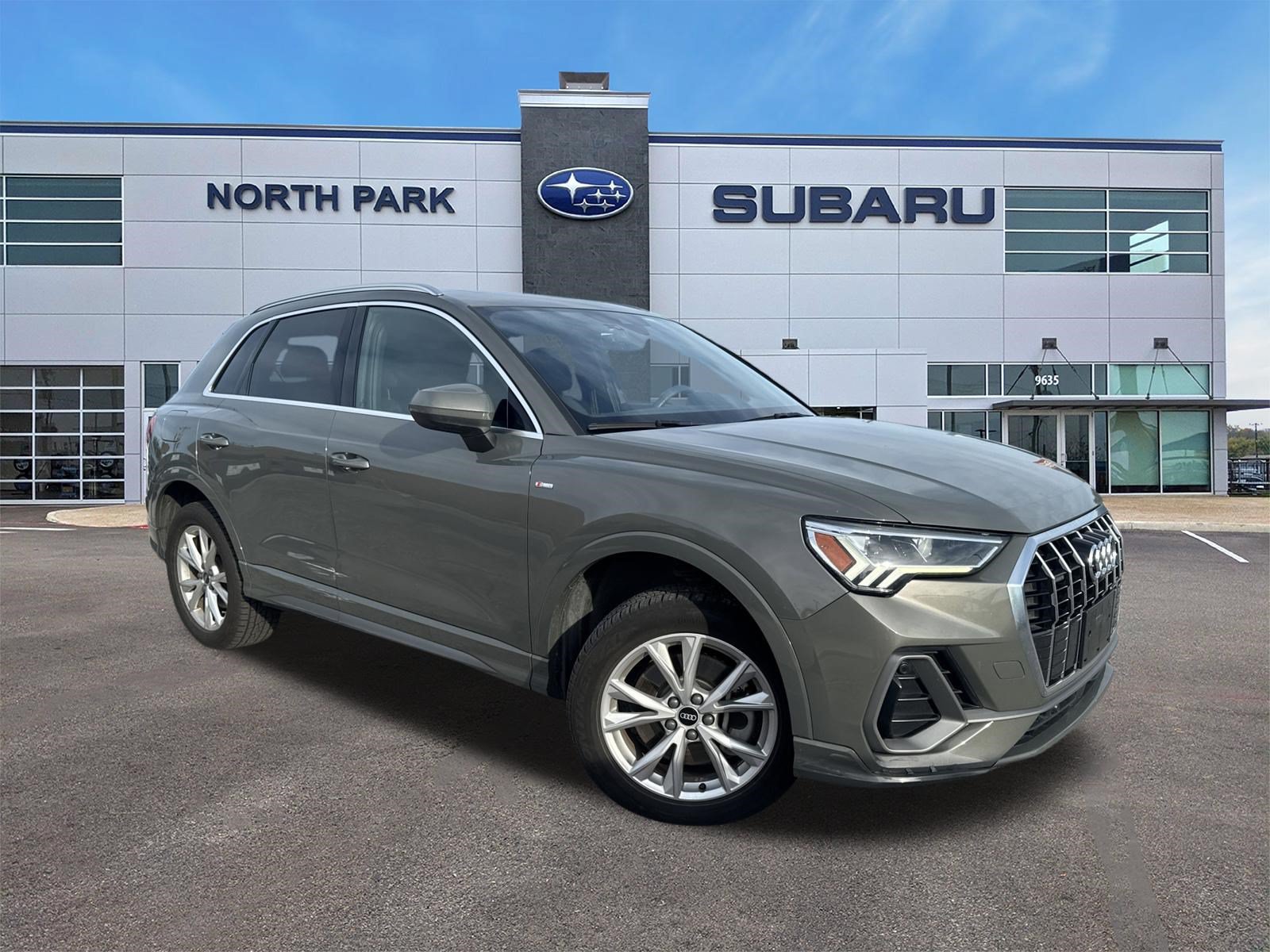 Used 2022 Audi Q3 2.0T Premium Plus w/ Premium Plus Package AWD/4WD image 1
