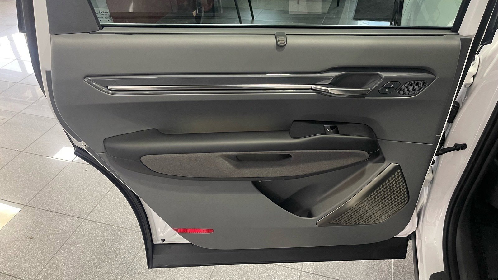 Used 2025 Kia EV9 Land w/ Towing Package image 31