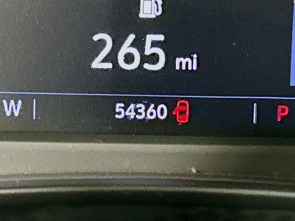 Used 2022 Cadillac XT4 Luxury w/ Cold Weather Package FWD image 10