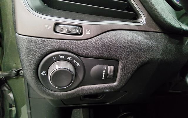 Used 2021 Jeep Cherokee Latitude AWD/4WD image 25