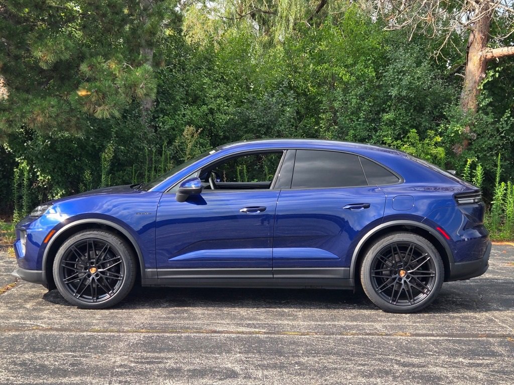 New 2025 Porsche Macan 4 Electric image 2