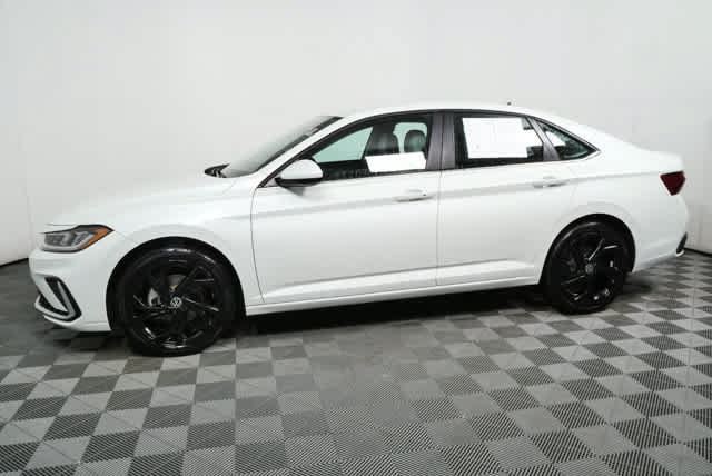 Certified 2025 Volkswagen Jetta SE w/ Black Wheel Package FWD image 30