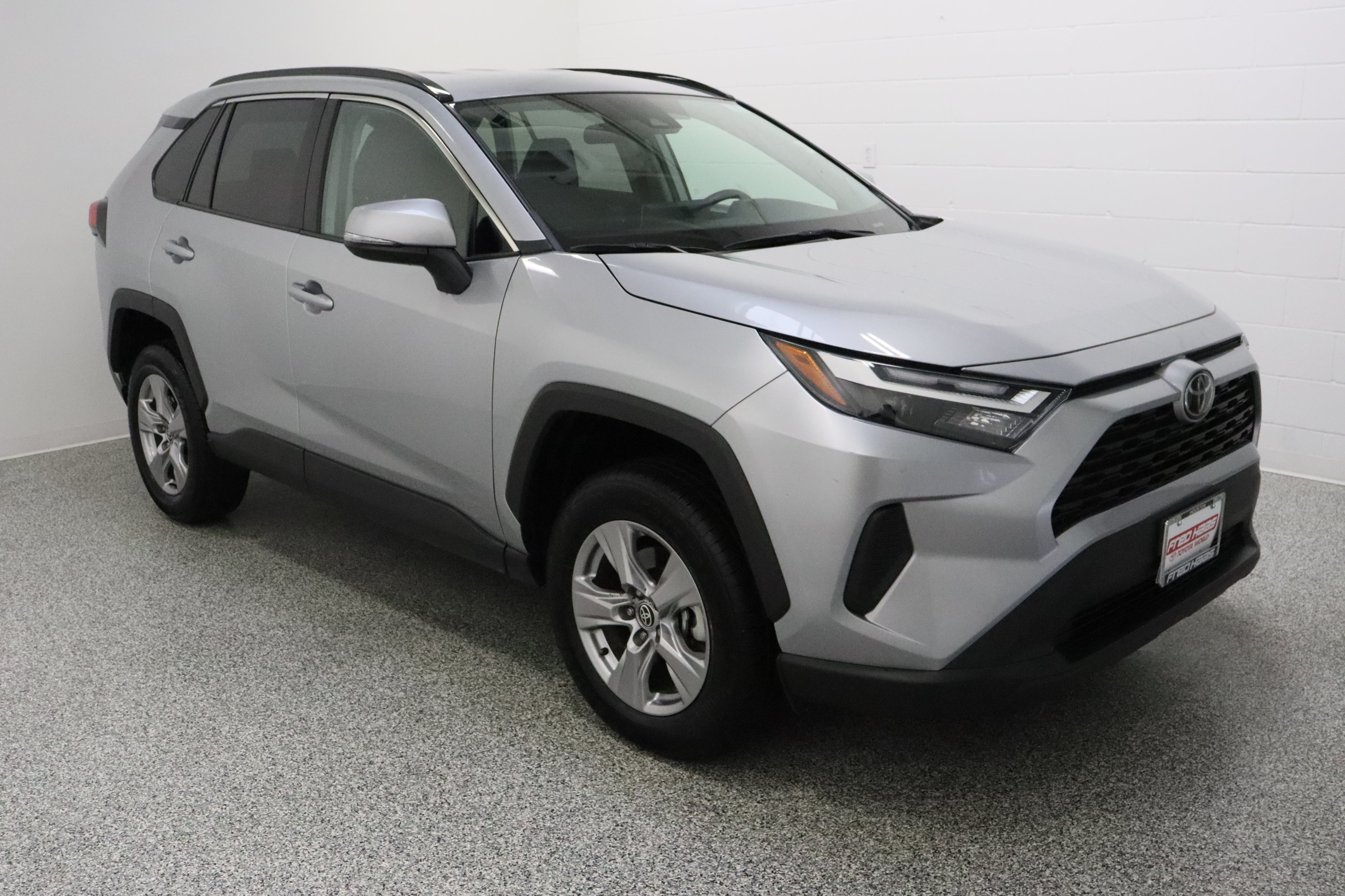Used 2025 Toyota RAV4 XLE FWD image 4