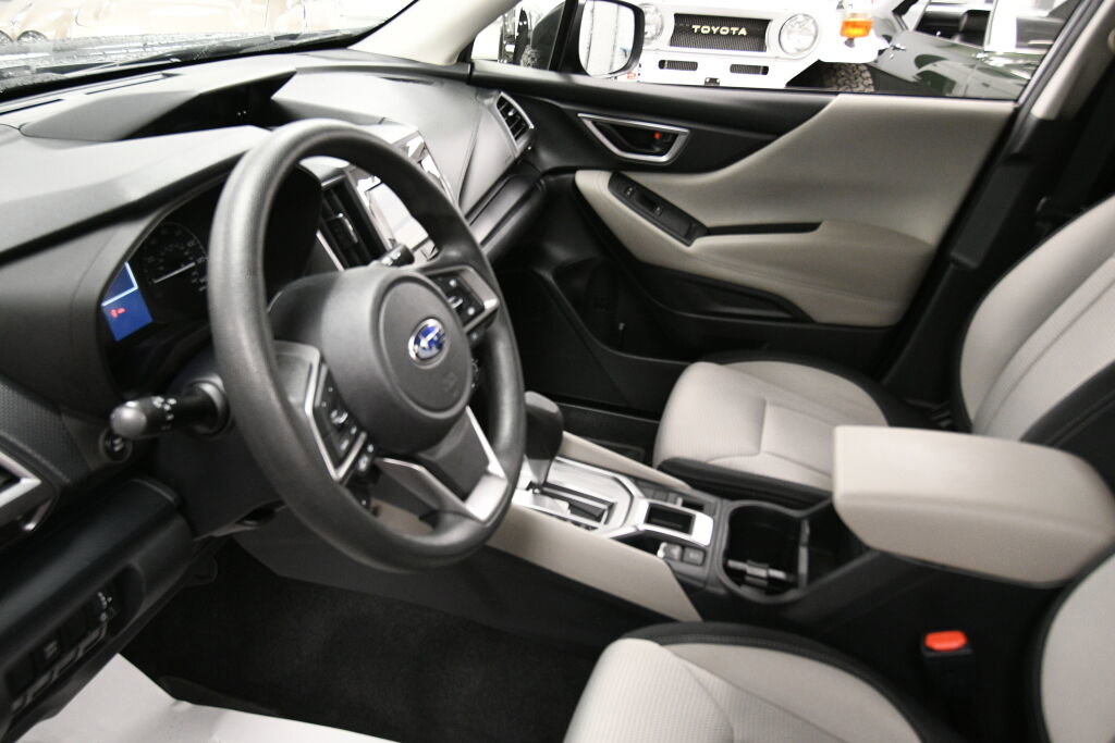 Used 2022 Subaru Forester Base image 18