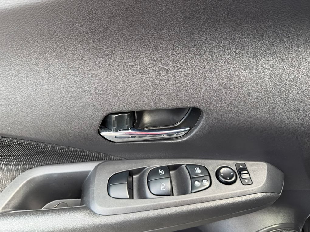 Used 2021 Nissan Kicks SV FWD image 39