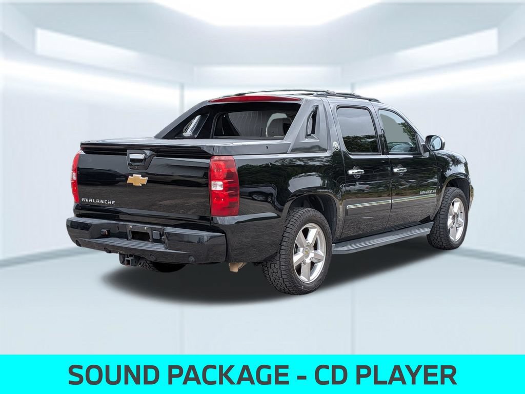 Used 2013 Chevrolet Avalanche LTZ RWD image 6