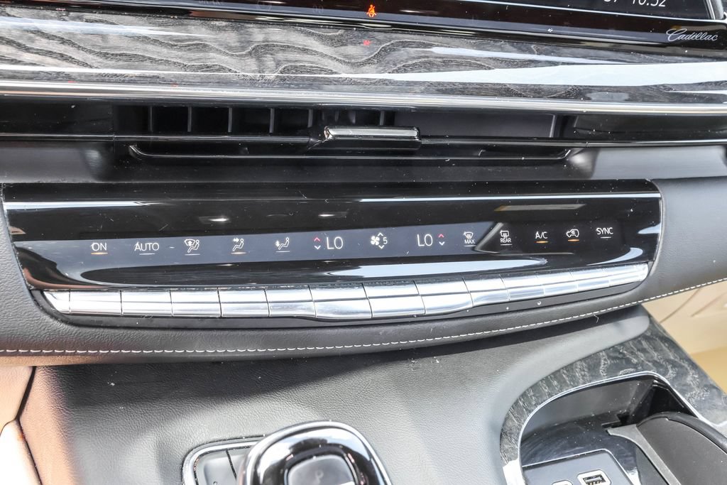 Used 2023 Cadillac Escalade Premium Luxury AWD/4WD image 28