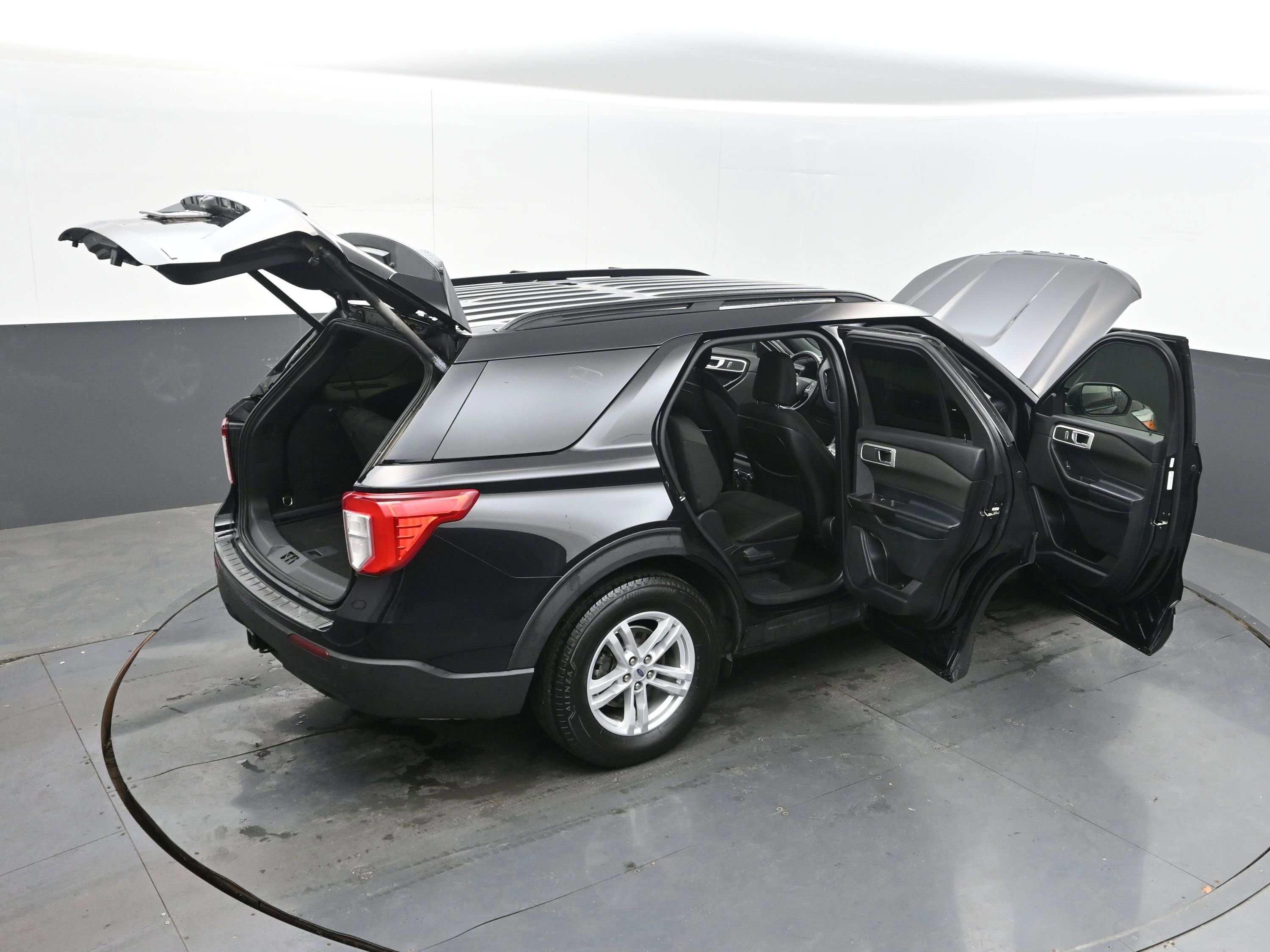 Used 2020 Ford Explorer XLT w/ Class III Trailer Tow Package image 48