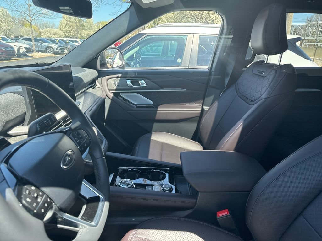 Used 2025 Ford Explorer Platinum w/ Ultimate Package image 14