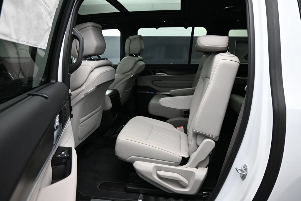 New 2026 Jeep Grand Wagoneer L Summit AWD/4WD image 29